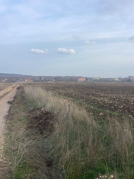 Парцел от Собственик над Виница-м.”Лозите”-3300кв.м-15€/кв.м до къщите