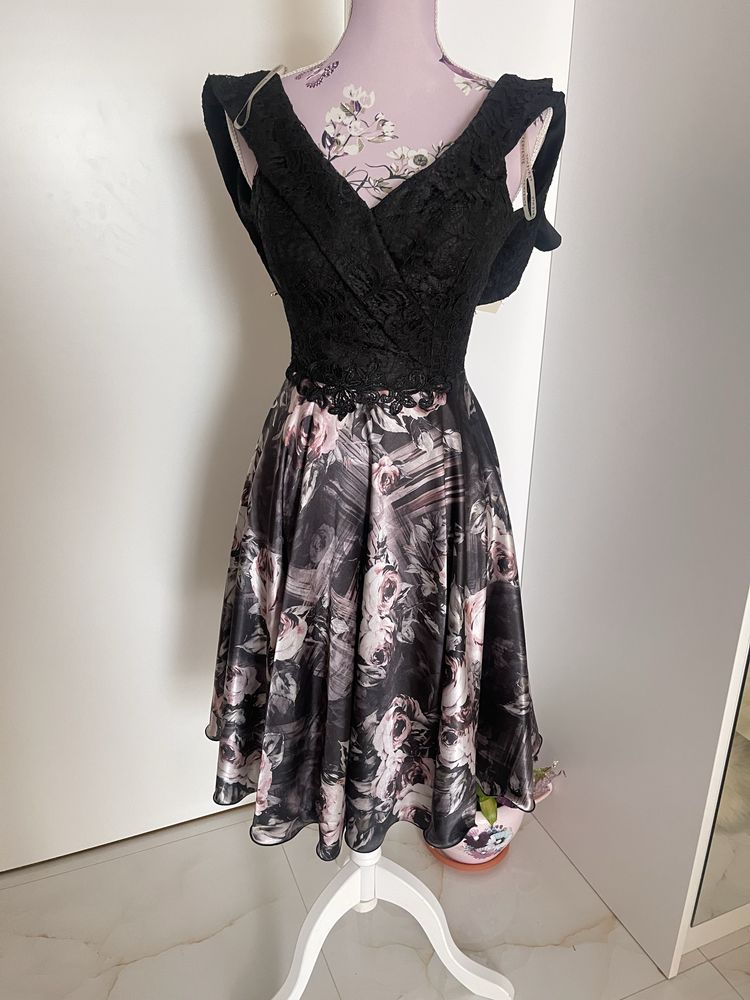 Fervente Rochie midi cu dantelă și flori