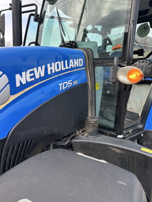 Трактор New Holland TD5.95 с плуг Madara