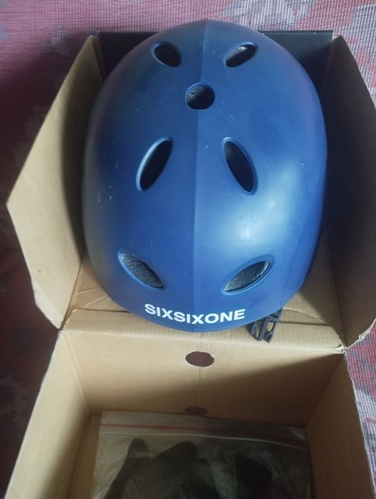 Vând cască bicicleta sixsixone mullet și mănuși piele