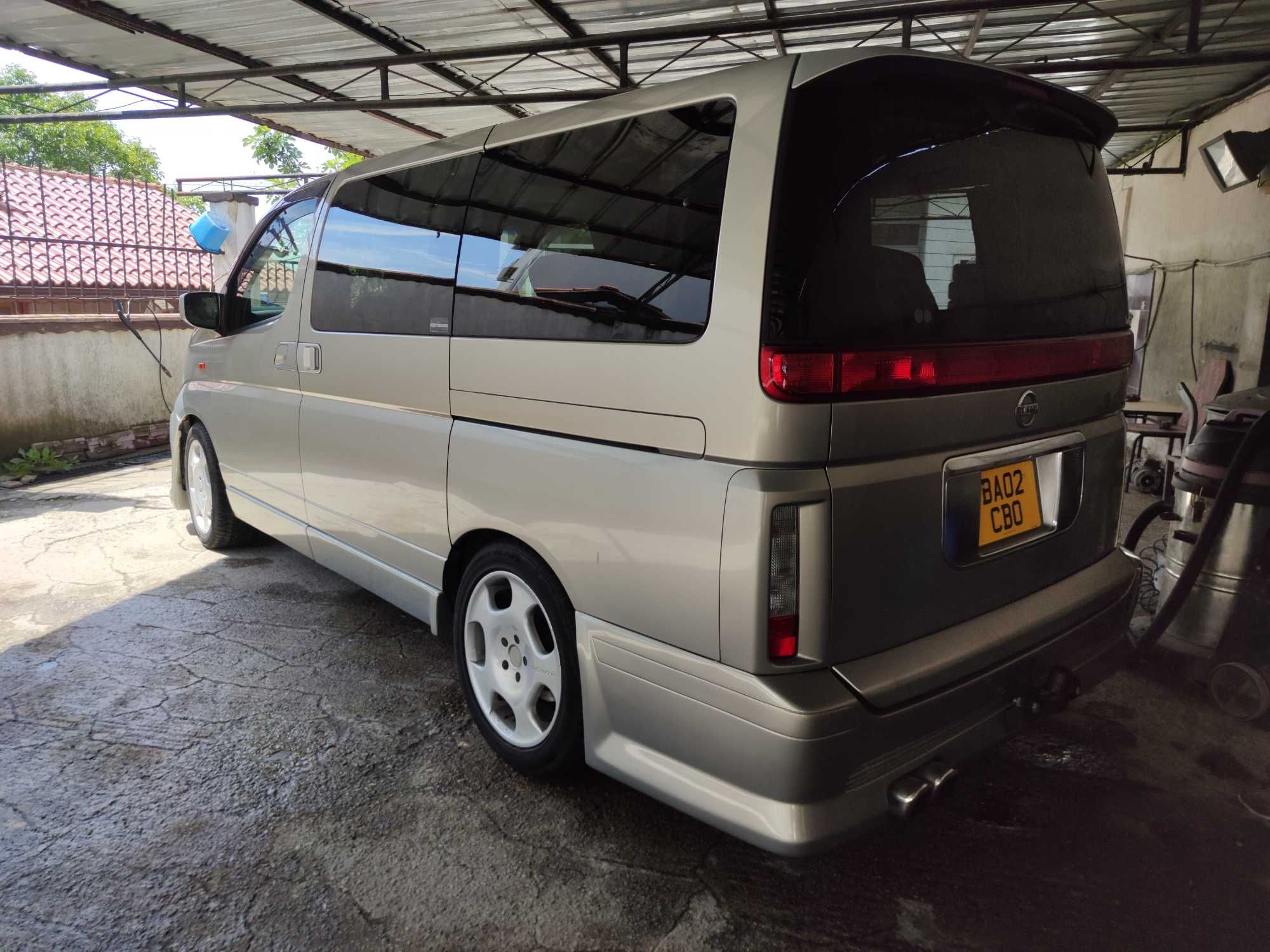 Нисан елгранд Nissan Elgrand