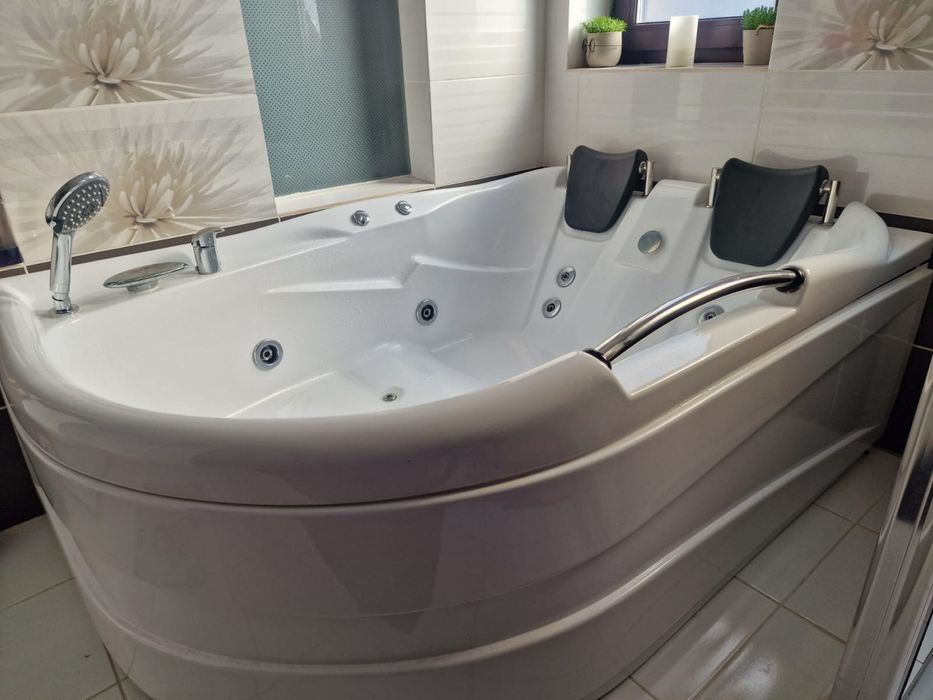 Cada baie cu hidromasaj