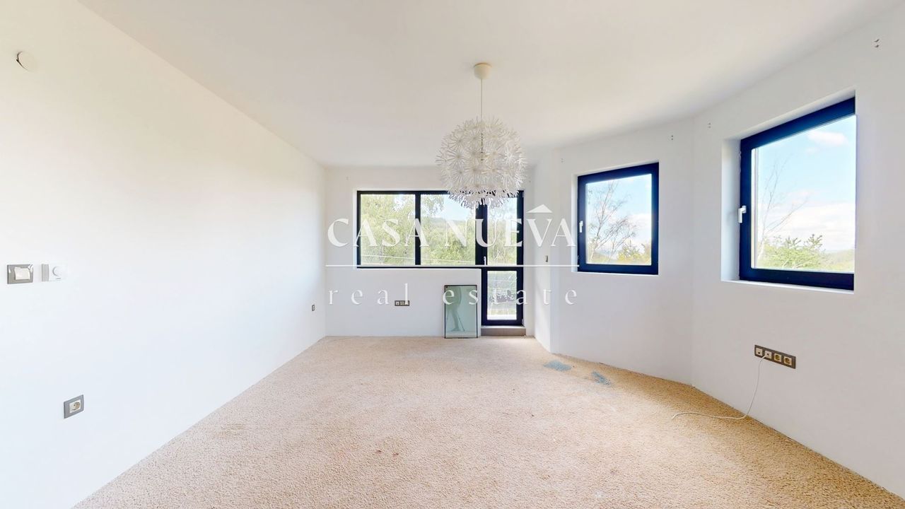 Продава се Къща в с. Кладница, Област Перник - 388 кв.м за 1444 €/кв.м - Снимка #7