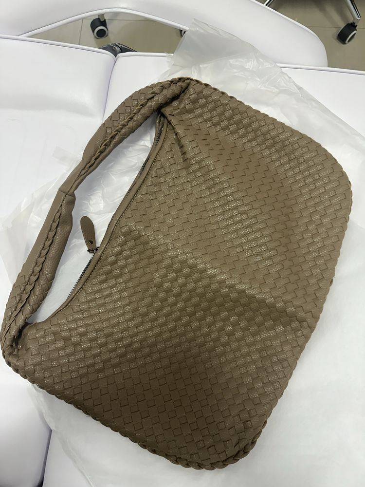 Bottega Veneta бежова чанта плетена кожена