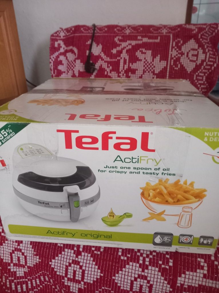 Friteuză cu aer cald Tefal