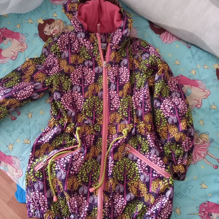 Продам ветровку для девочек