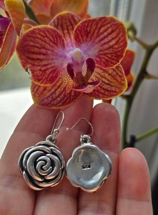 Красиви обеци Рози