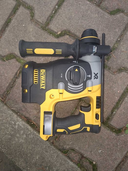 Перфоратор Девалт dch 273 нов