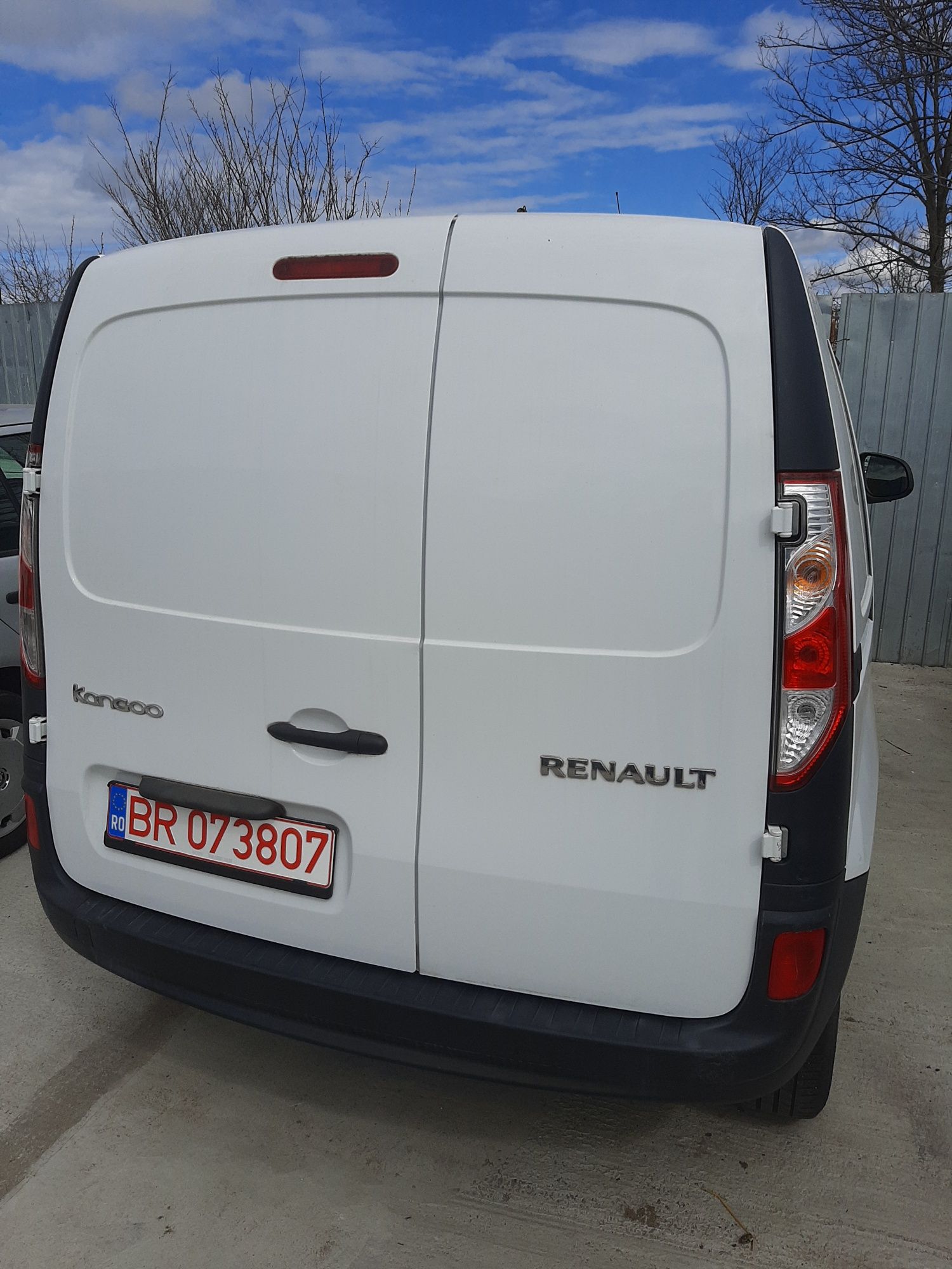 Dezmembrez piese renault kangoo(citan)bară spate,ușă spate,laterală,mo