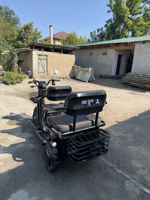 Продам скутер трех колесный