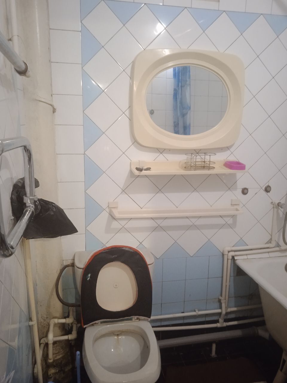 БИЙ (М.Горький)Капитал банк Сдам кв 2/5/5 семья, девушки,мужчины