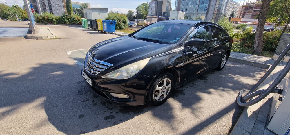 Hyundai Sonata..