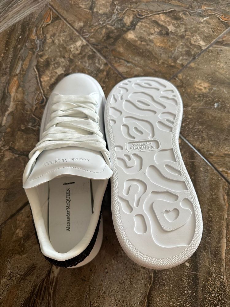 Adidasi Alexander Mcqueen *Calitate Premium*