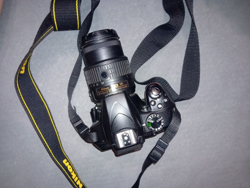 Nikon D3300 cu încarcator și geanta