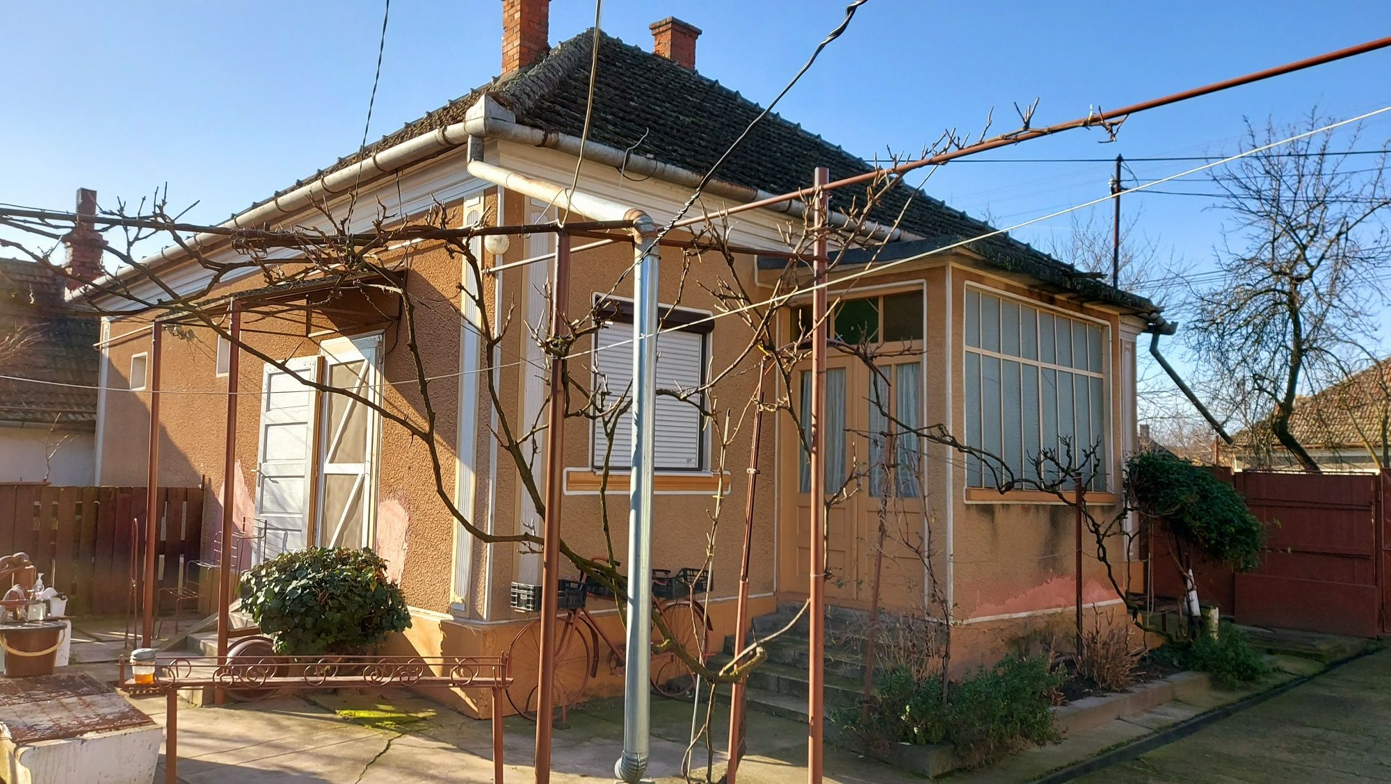 Vând 2 case in Chișineu Criș (schimb cu casă în Arad)