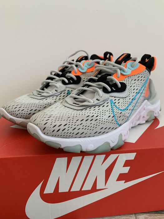 Vand adidasi Nike