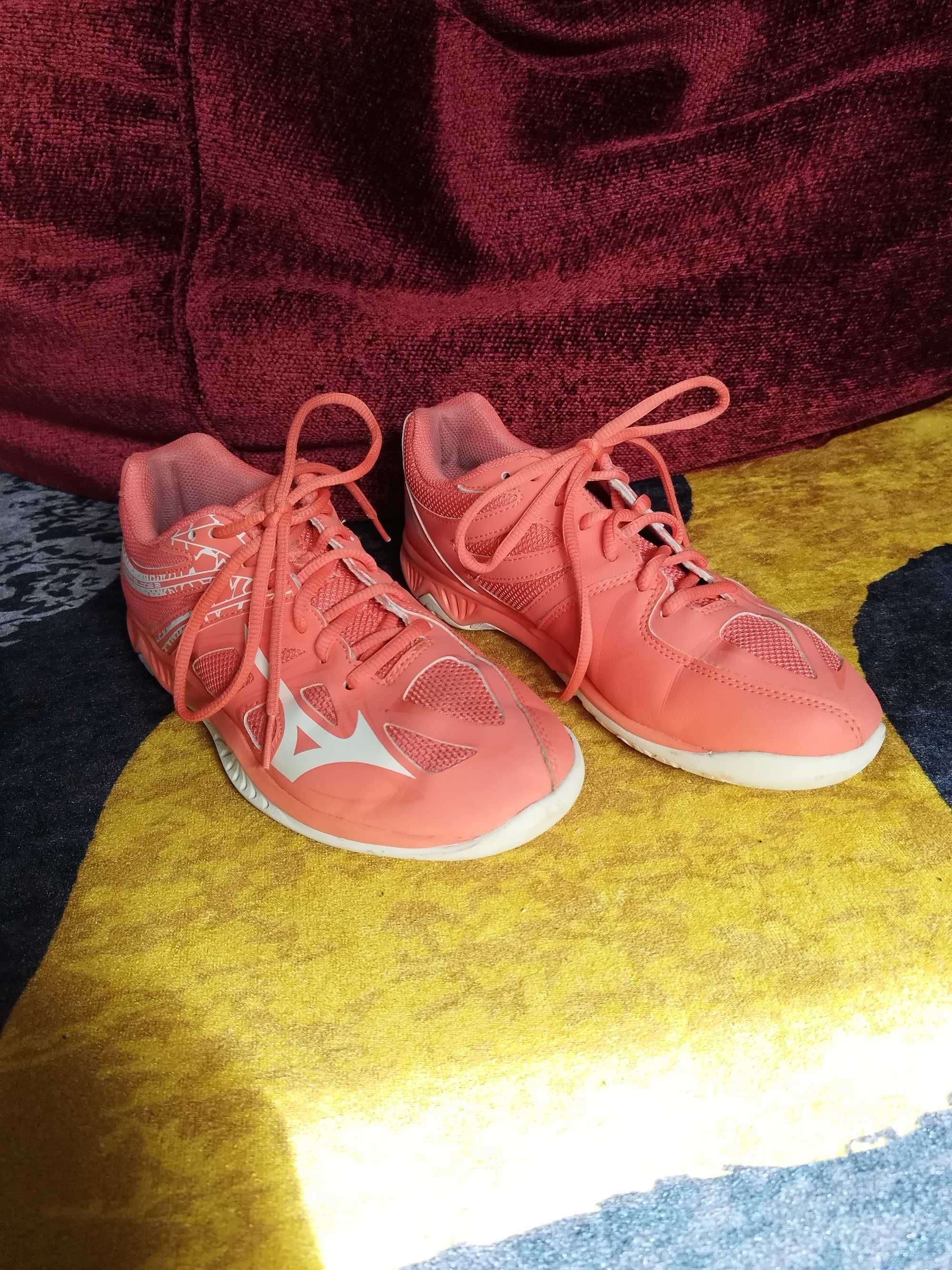 Маратонки mizuno thunder blade 2