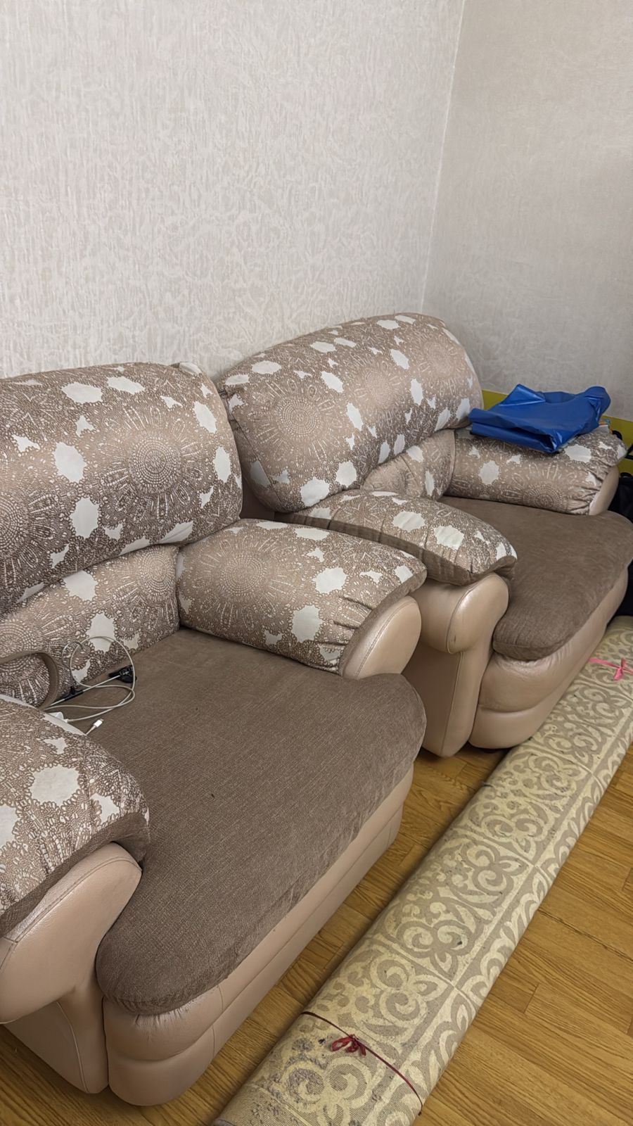 Диван с креслой хорошая