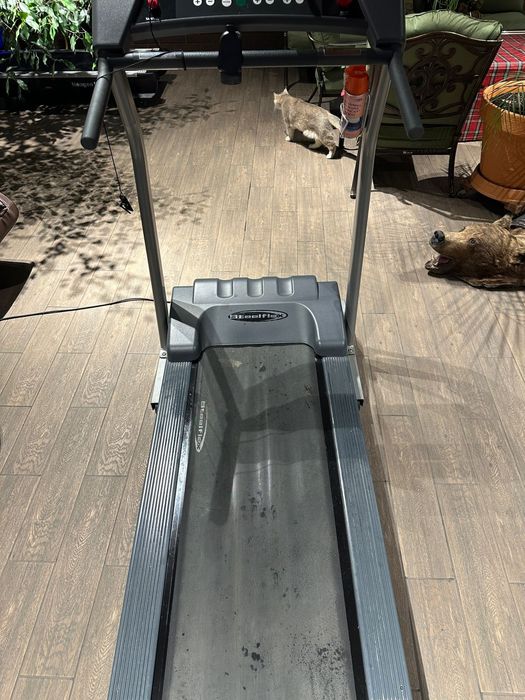 Беговая дорожка в хорошем состоянии. Все  вопросы  по телефону