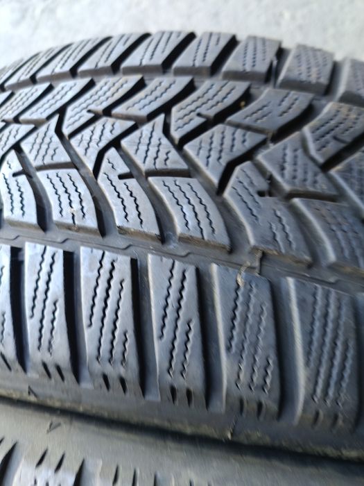 Зимни гуми -2023г.-17цола-205/55-1бр.-60лв."DUNLOP"