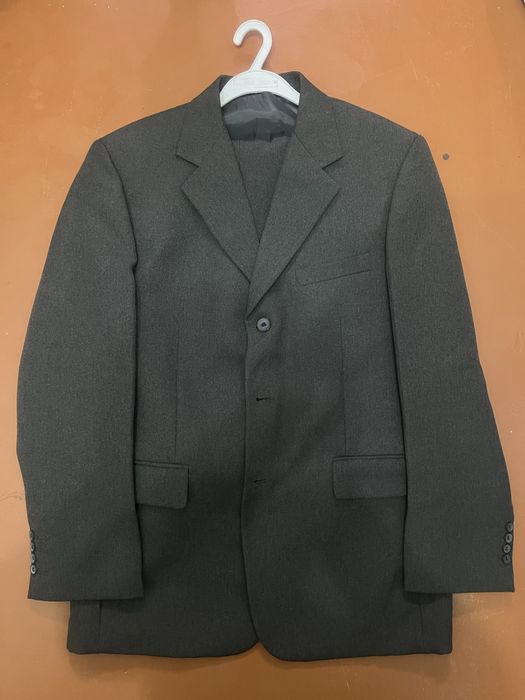 Продам костюм новый