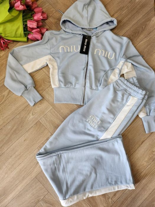 Дамски комплекти Намаление