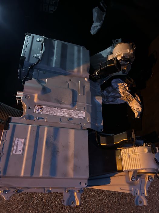 Продавам хибридна батерия за Тойота Рав-4