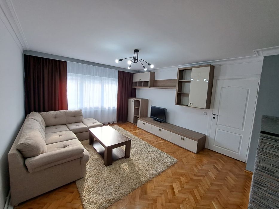 Inchiriez apartament cu 3 camere, zona centrala