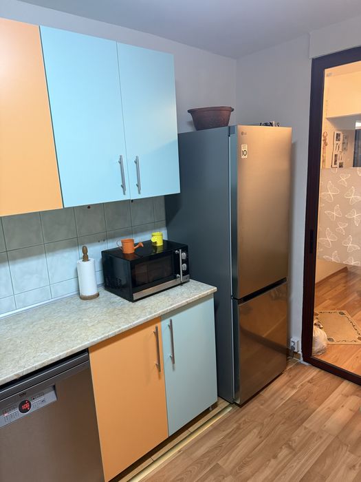 Inchiriez apartament  3 camere (65 metrii patrati) APAHIDA