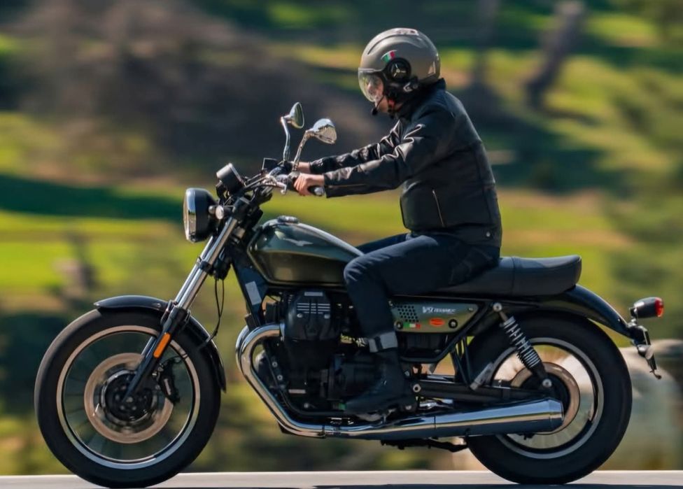 De vânzare Moto Guzzi Roamer V9