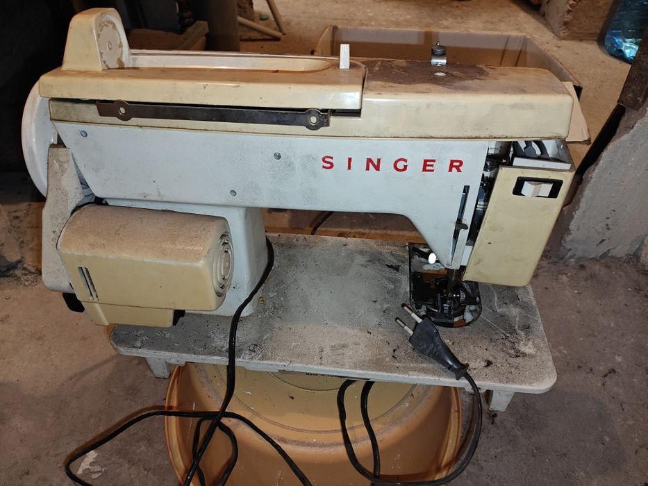 Ретро Шевна Машина Singer 1288 с Аксесоари!