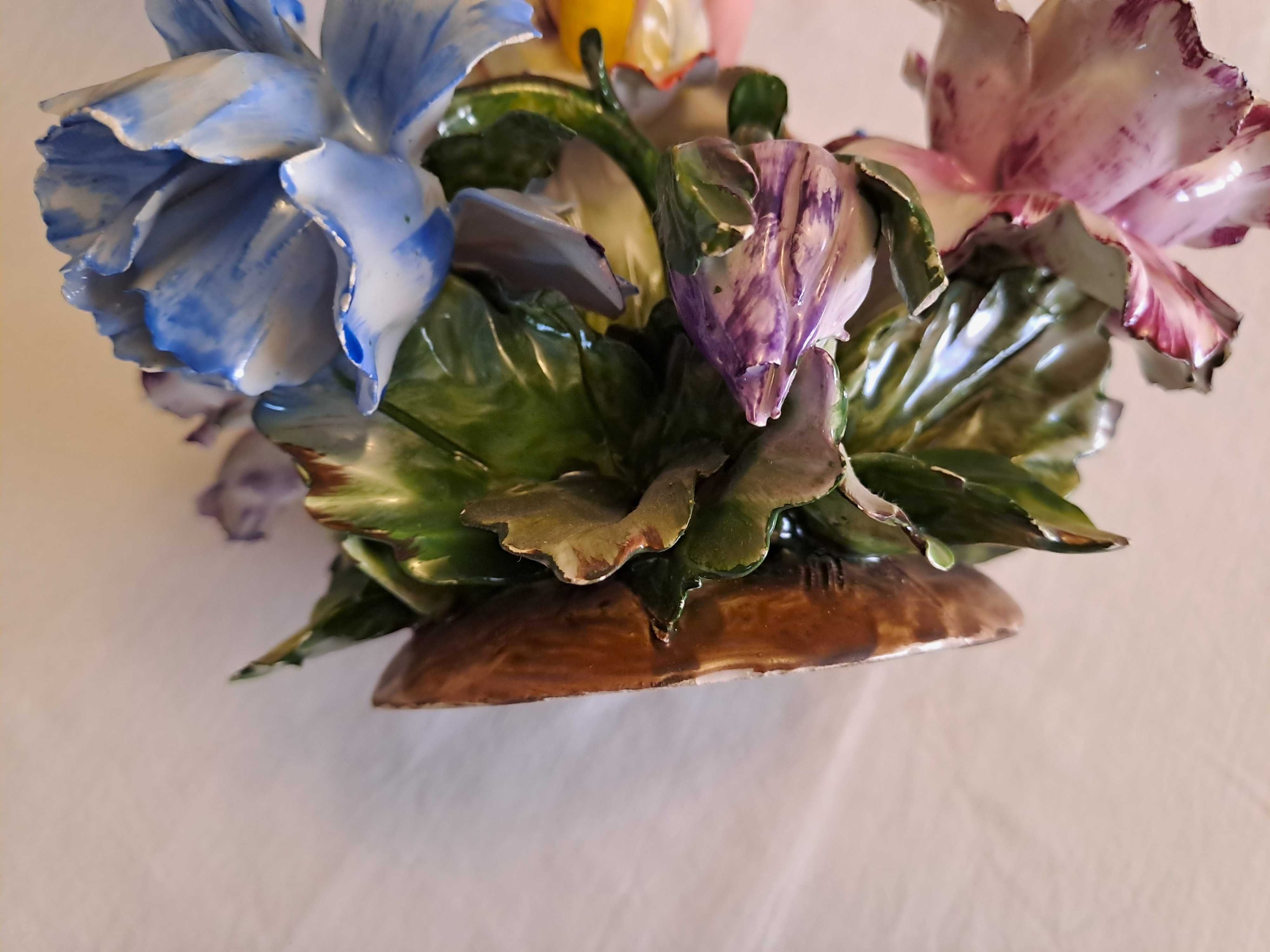 centru de masa Capodimonte cos cu flori