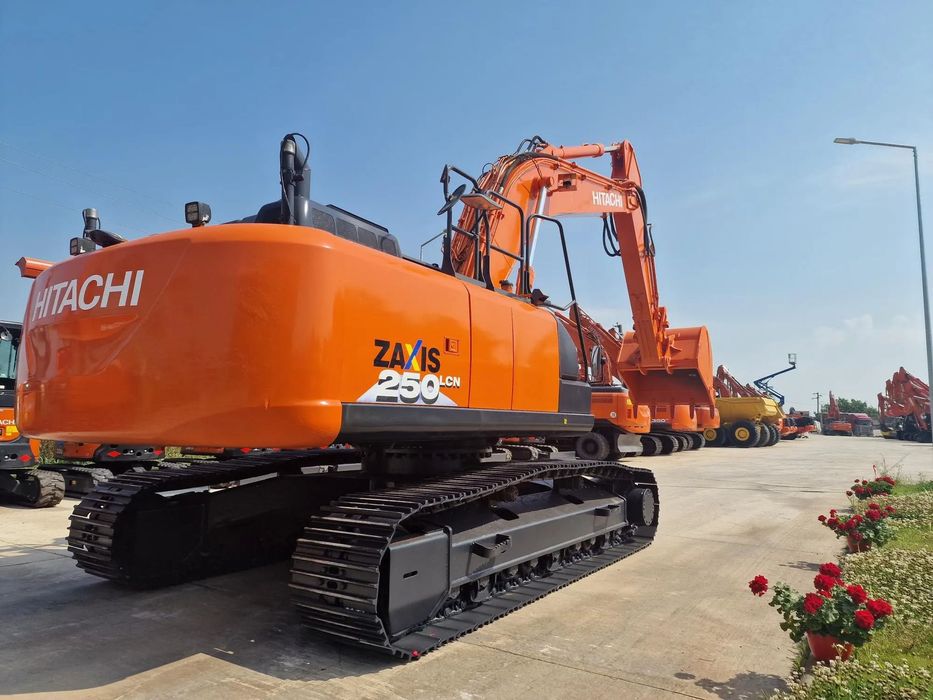 Hitachi ZX250LCN-6, 27,1t, 10.139h, cupa NOUA 1,55mc-76.900 EUR+Tva, gresare automata, Instalatia hdr de picon, inst hidr rotire atasament, lant 80%, camera spate si lateral, pregatire 3D, SUPER INTRETINUT-posibilitate leasing-PROMOTIE 76900 EUR+Tva