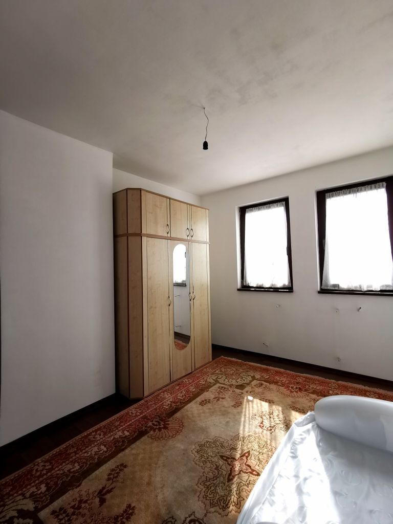 Продава се Къща в Горна Оряховица - 568 кв.м за 388 €/кв.м - Снимка #3