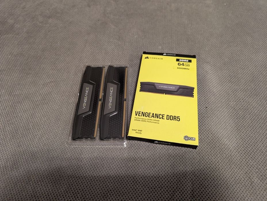 64GB РАМ памет Corsair Vengeance - DDR5, 2x32GB, 6000MHz, 30-36-36-76