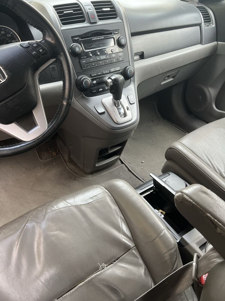 Продавам Honda CR-V