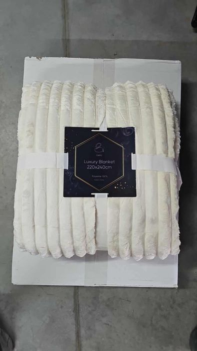 Луксозно меко одеяло- Двулицево - 220x240 см