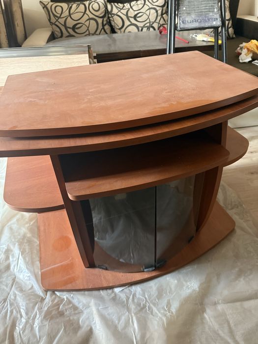 Тв шкаф със стъклени вратички