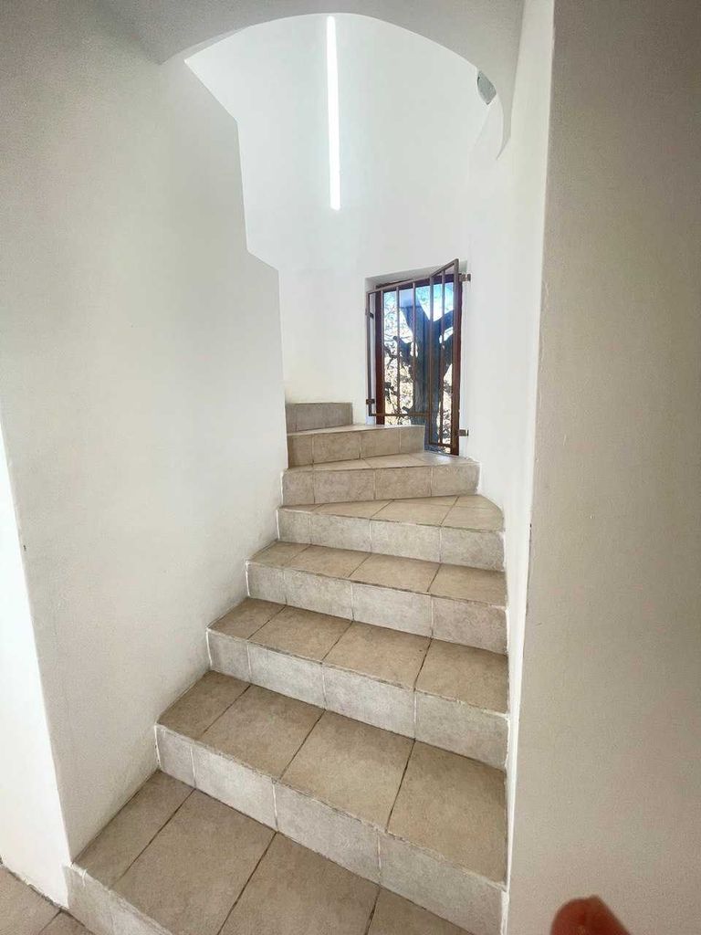 Дава се под наем Къща в Бургас, Център - 220 кв.м за 1300 € - Снимка #12