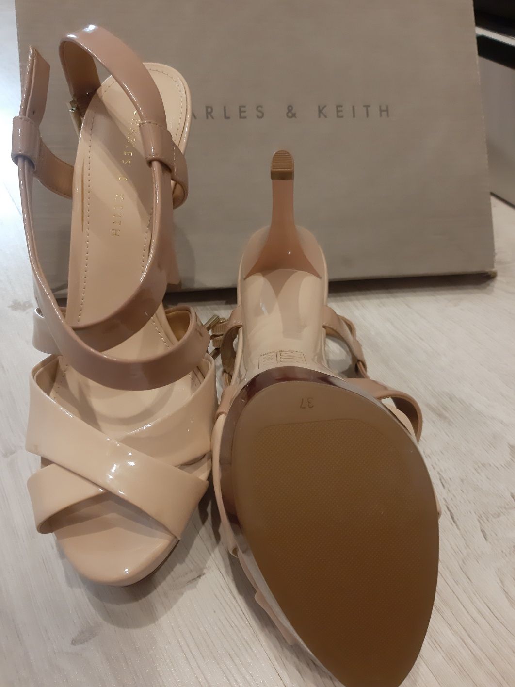 Туфли босоножки Charles and Keith