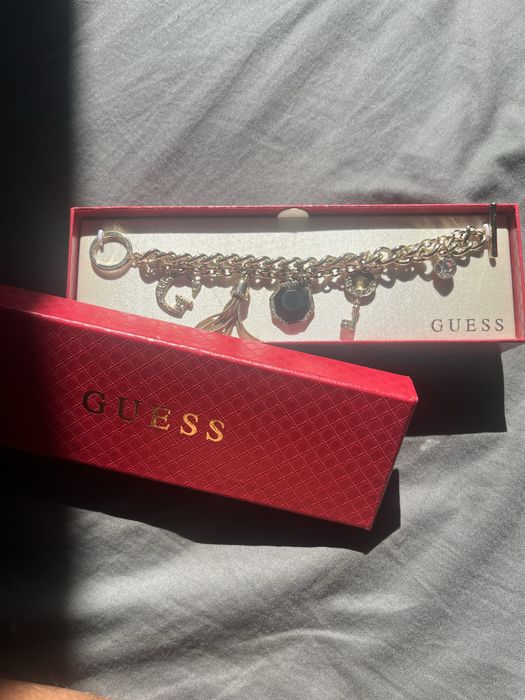 Дамска гривна guess
