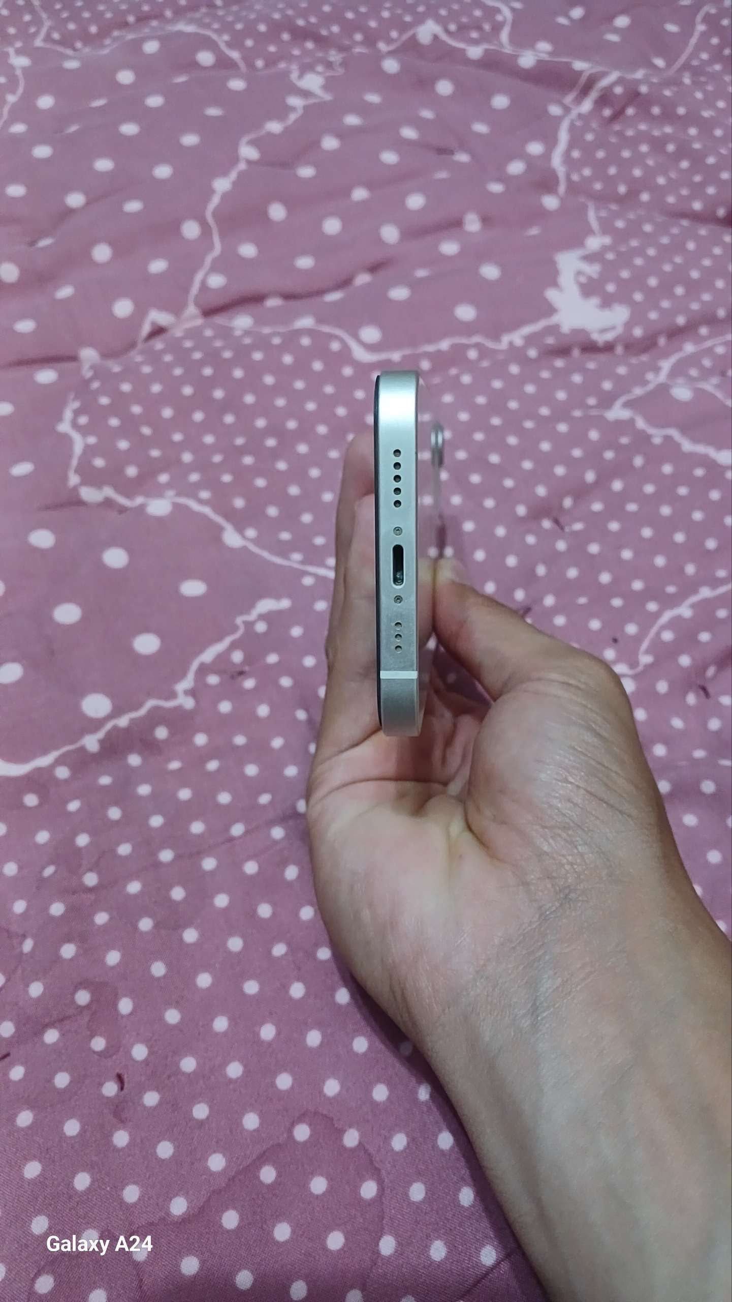Iphone 12 ishlashi chotki  ochilmagan chaqa chuqadiyam umuman yo’q