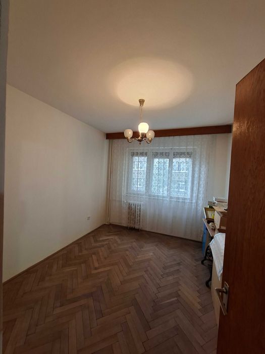Apartament 4 camere, B-dul Republicii (lângă Clădirea roșie)
