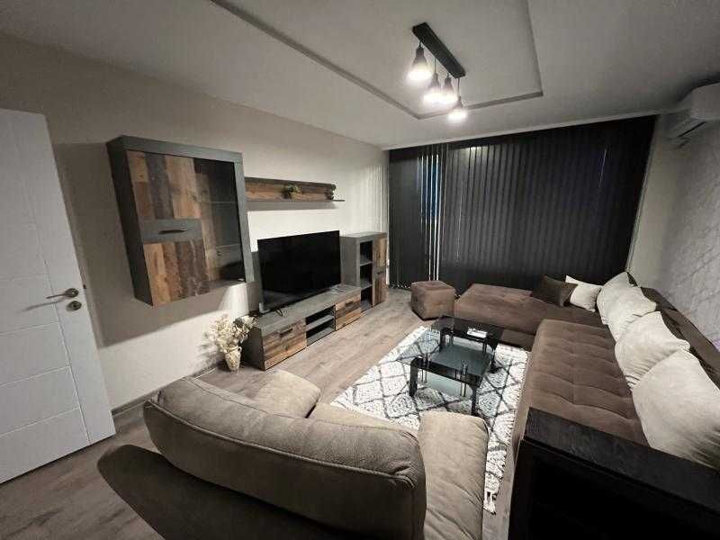 Просторен двустаен апартамент в Лазур!