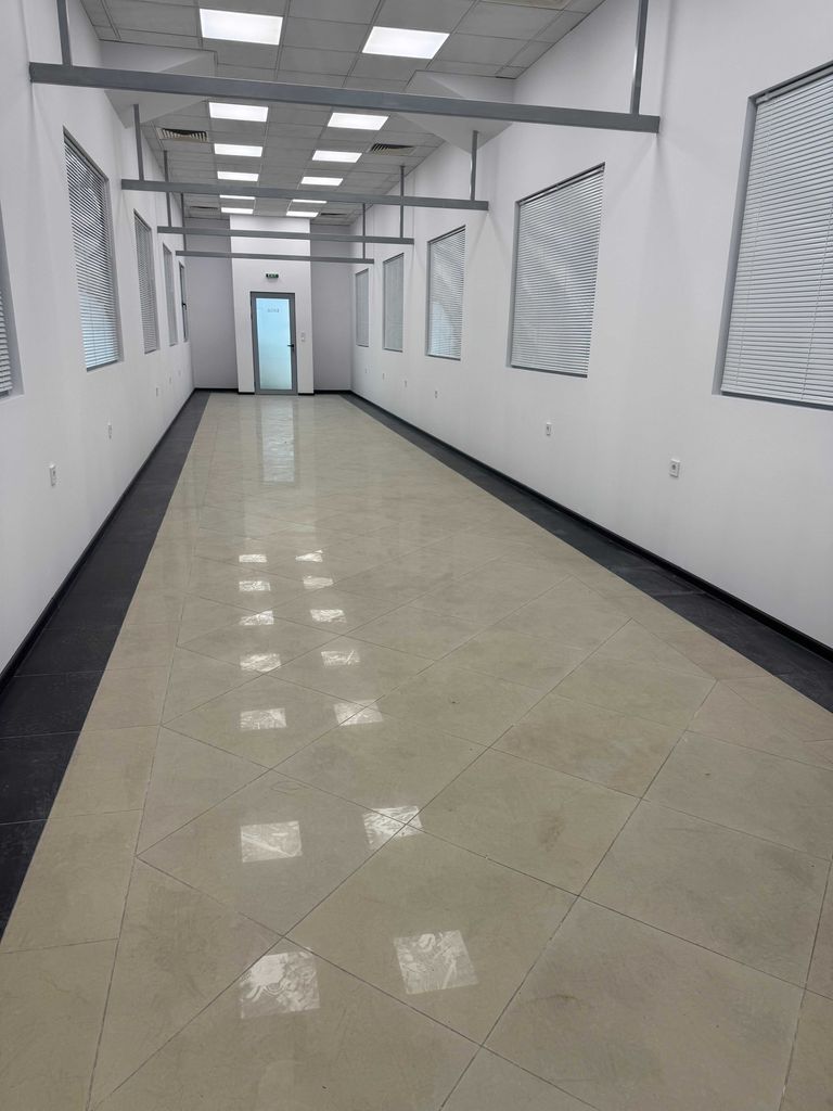 Дава се под наем Офис в Велико Търново, Център - 195 кв.м за 266000 € - Снимка #1