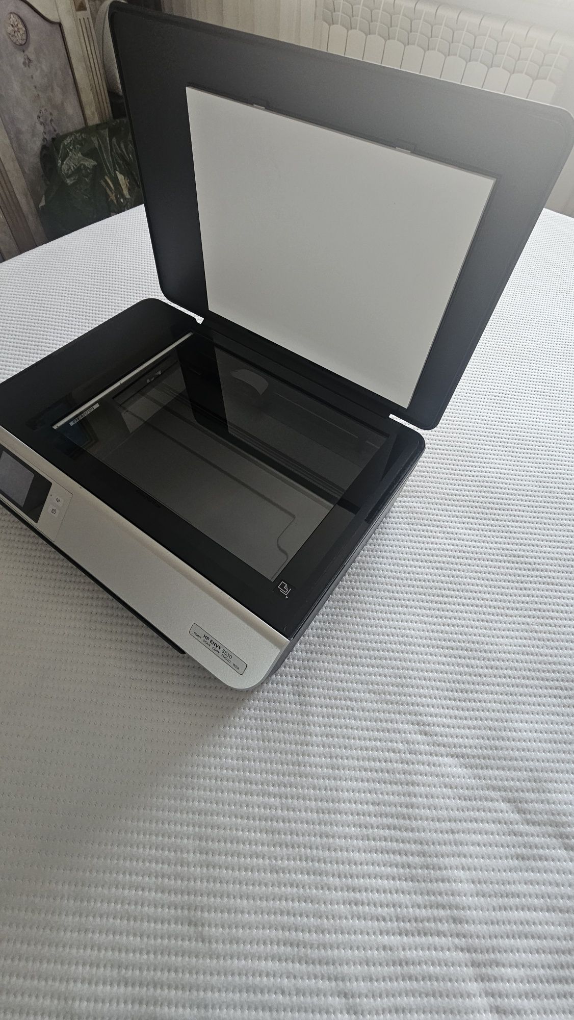 Inprimanta HP Envy 5530 e-All-in -One 
Imprimantă HP Envy 5530 e-All-i