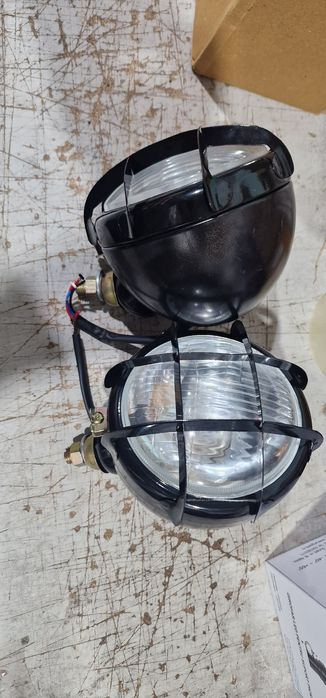 Proiector far tractor utilaje agricole pret 115 lei bucata se poate tr