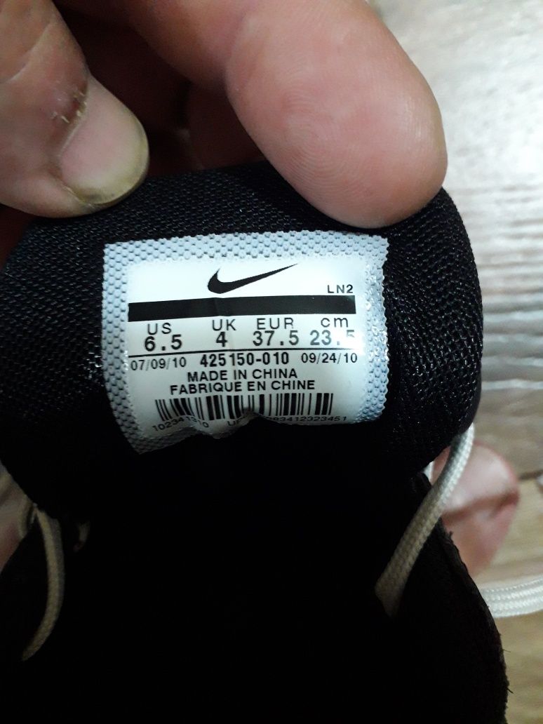 Vand pantofi Nike ptr golf már 37.5.ca noi