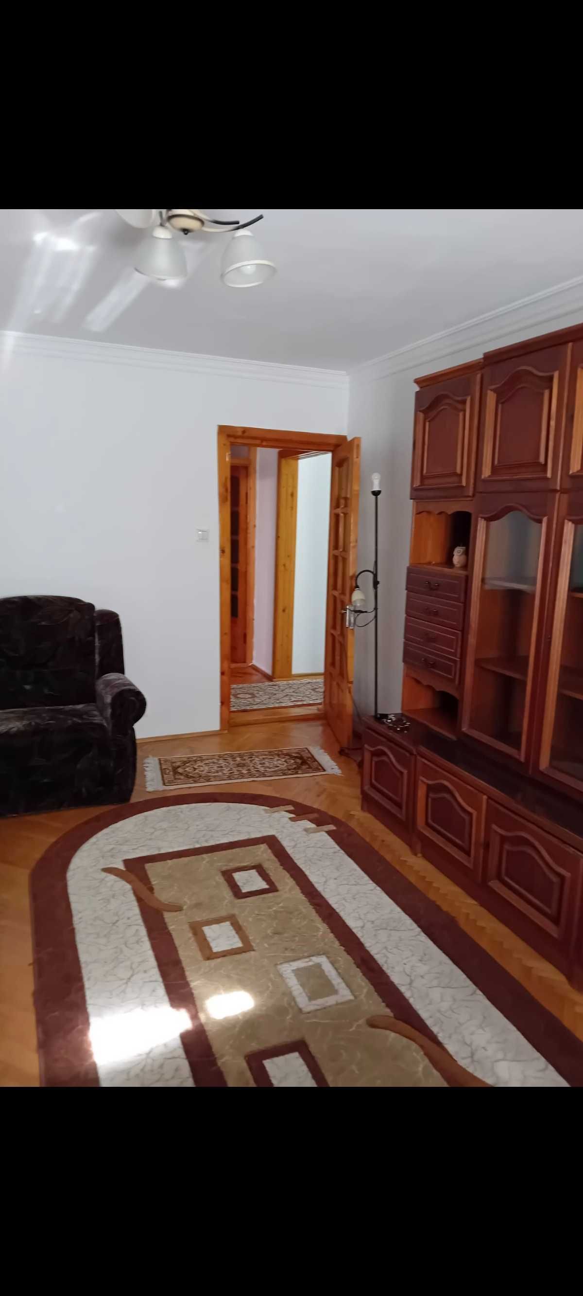 Închiriez apartament 2 camere etaj 1 in DrTr Severin. Preț 250€