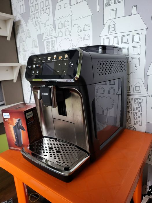 Kафемашина с дисплей и кана Philips 5400 LatteGo Кафеавтомат Филипс